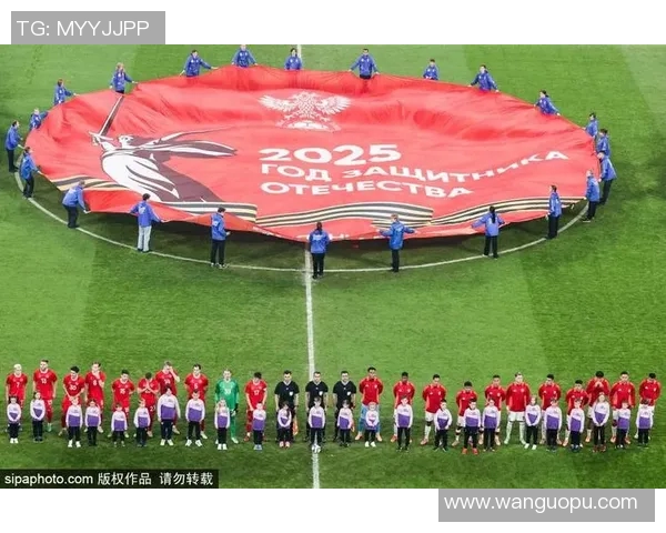 足球明星激烈对抗赛,谁能在绿茵场上笑傲群雄引发球迷热议