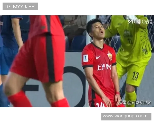 黑光头足球巨星赛场风云再起引爆球迷激情热潮